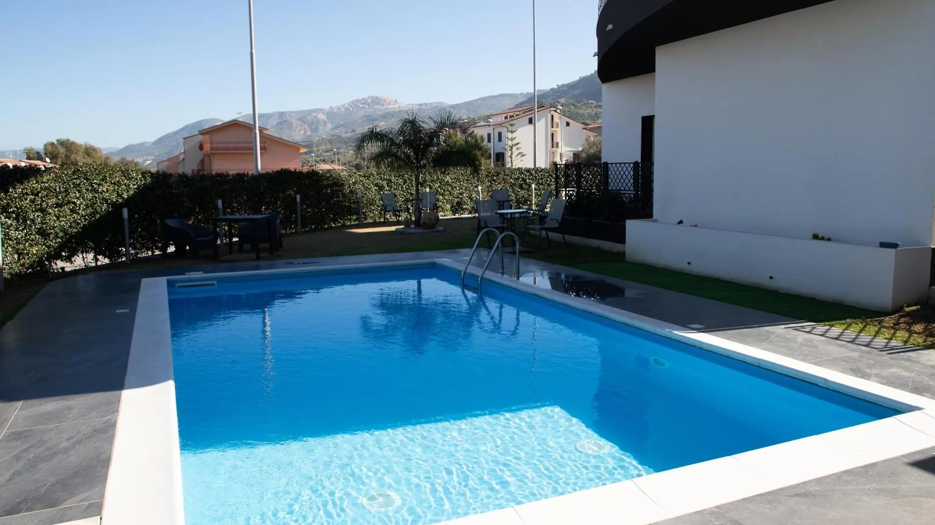 Residence Villa Nebros SantʼAgata di Militello Italia