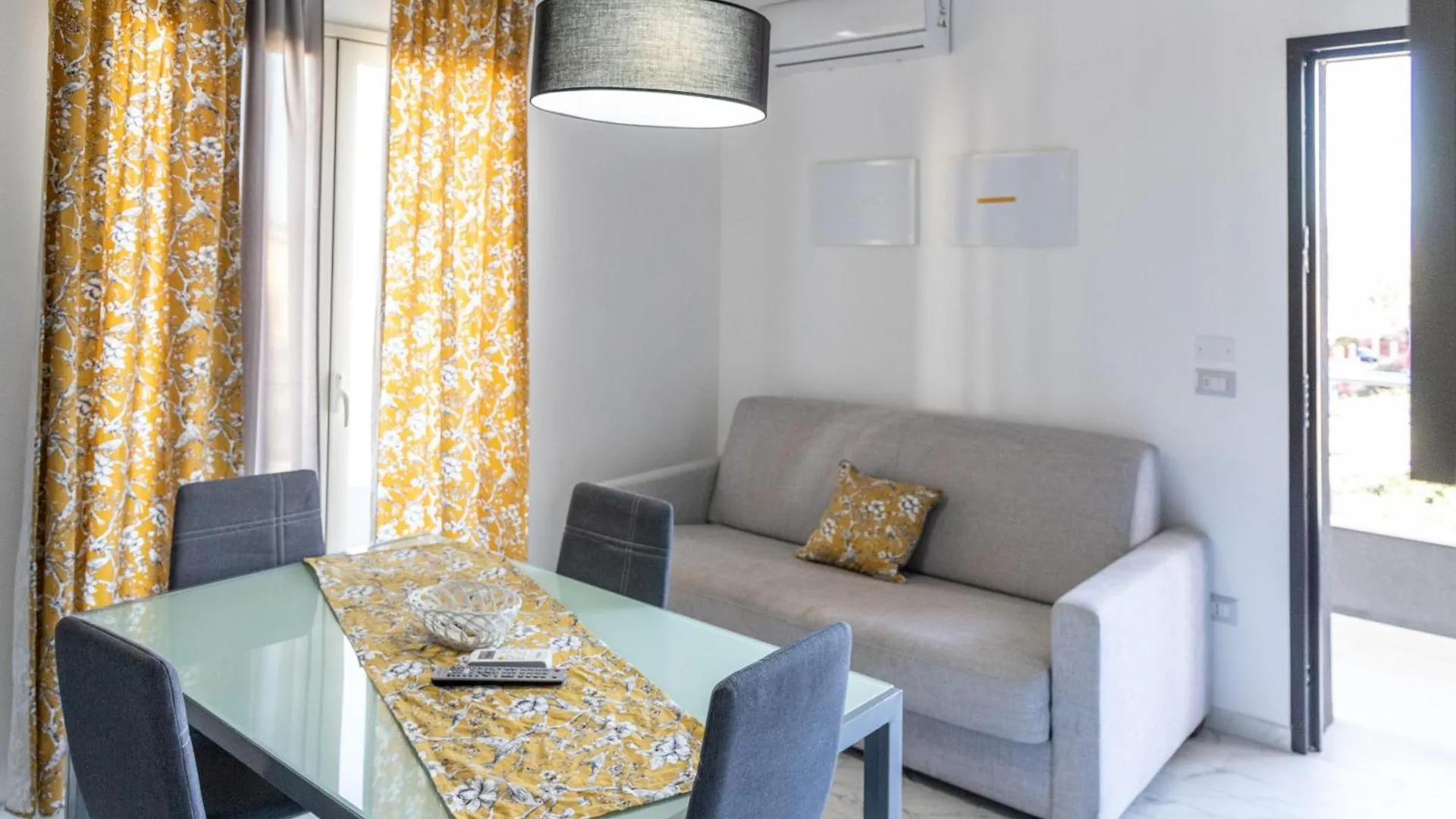 Residence Villa Nebros SantʼAgata di Militello