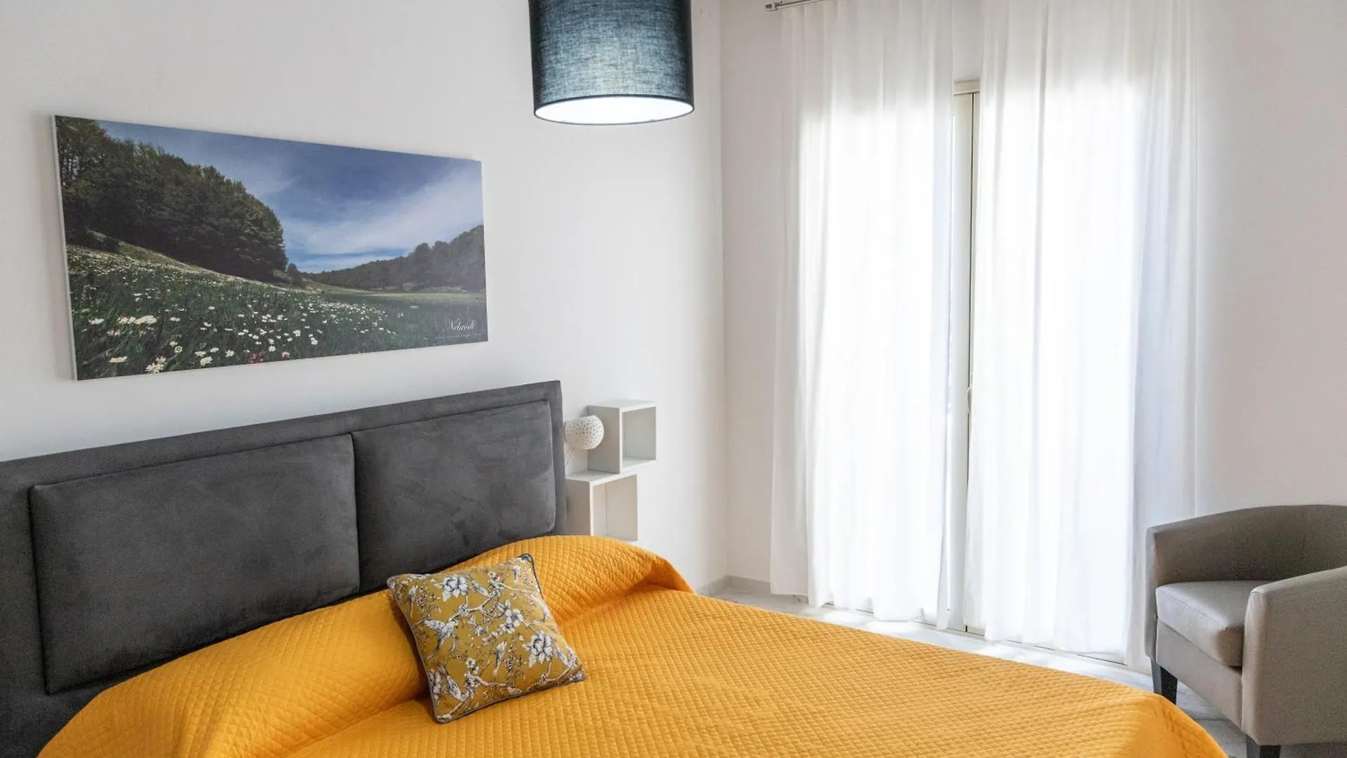 Residence Villa Nebros SantʼAgata di Militello Appartamento